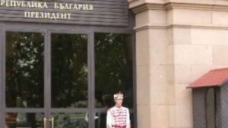 Мним президентски човек събира пари за "болно дете"