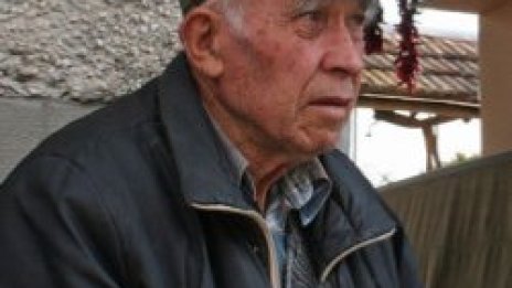"Не може да се самоубие с лявата ръка"