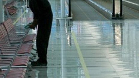 &quot;Подозрителна субстанция&quot; в тоалетна евакуира лондонското летище