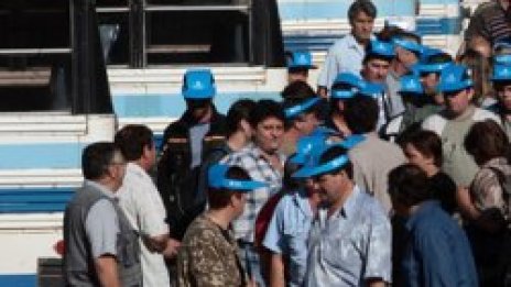Металурзи блокират София
