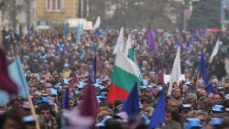 Металурзите шестват, искат си парите