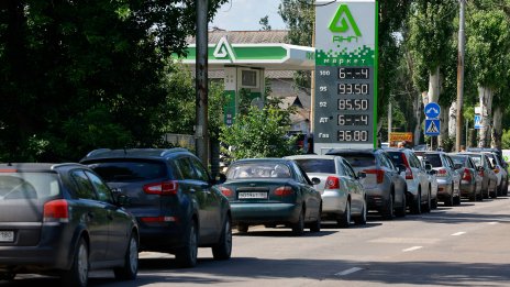 Цената на горивото в Русия премина 100 рубли за литър