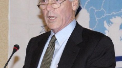 Ханке: У вас няма такава финансова криза, каквато е в другите държави