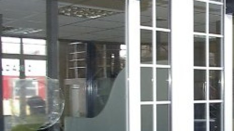 По 450 лв. за костюми на 10 хиляди чиновници