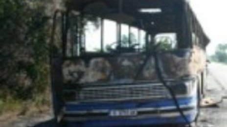 "Чавдар" с 28 души пламна, пътниците наизскачаха от соцвозилото