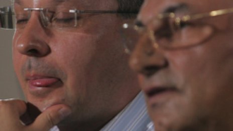 Тримата решиха: Платеното майчинство става 1 година