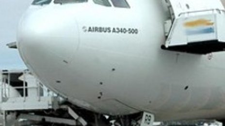 Самолет на "Ер Франс" извърши аварийно кацане в Тунис