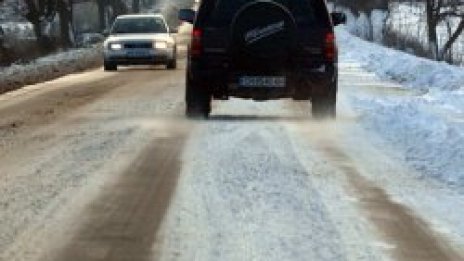 Заснежени и заледени пътища в края на &lsquo;08