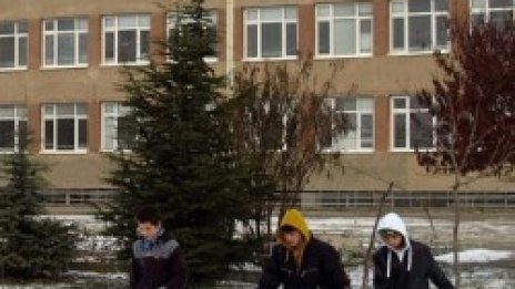 Дървената ваканция продължава, засега в 23 училища