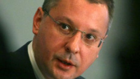 Станишев привиква министрите си един по един