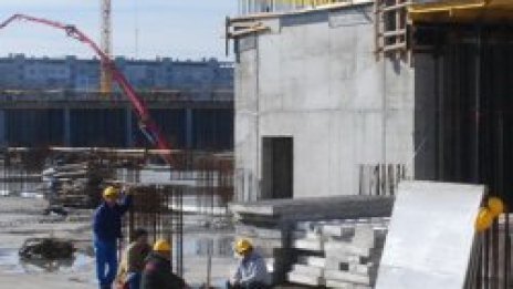 Строителна конструкция уби работник във Варна