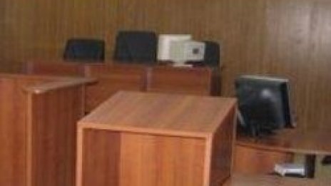Палестинец откачи, организира си цирк във варненски съд