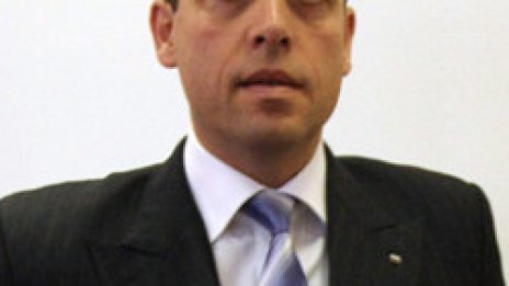 Велчев: Орешарски е стожер на стабилните финанси