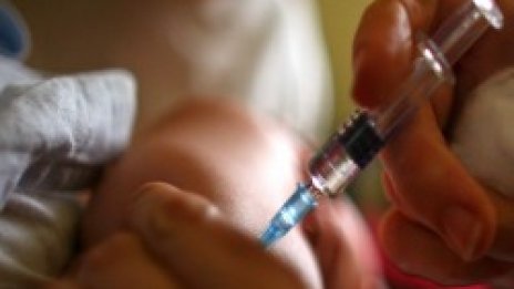 Проучват връзката между аутизма и ваксините