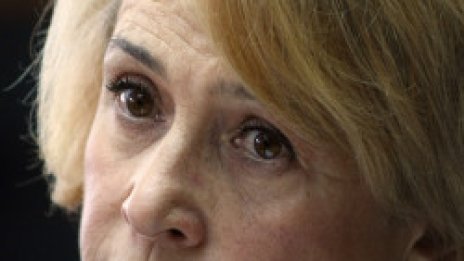 Масларова раздава пътни разноски, само и само да няма безработица