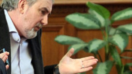 Местан навит на "целувка" с НДСВ