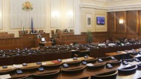 "Ройтерс": България вдига изборния праг, опозицията беснее