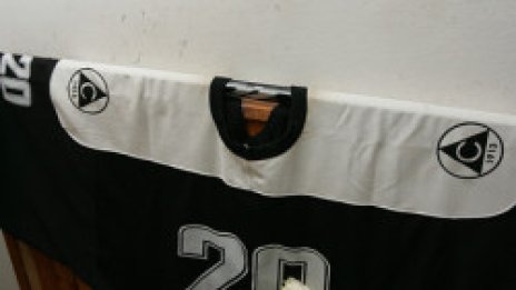 "Наздраве!" накарало Илиян да заколи двете момчета