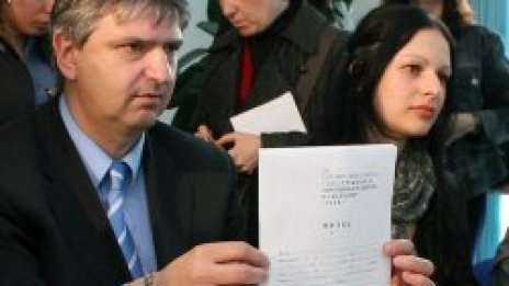 Семейната сага Иванови - втора серия. Биячът, жената, дъщерята...