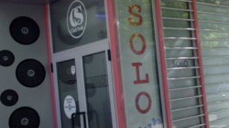 Камери заснели куп зяпачи на мелето, но и убиеца пред "Соло"