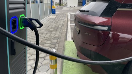 Бум на продажбите на електромобили в Европа заради цените на горивата