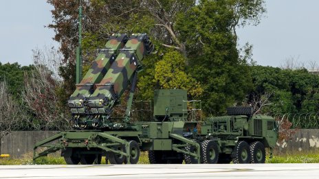 Пентагонът за пръв път призна: Има недостиг на боеприпаси във войната с Иран