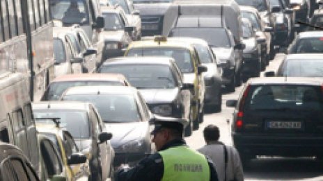 На път за вкъщи в София: с кола е бавно, автобусите закъсняват