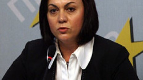 Нинова: Несериозно е, че БСП воюва със СДС