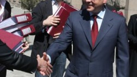 Премиерът: Бива ни да събираме подписи!