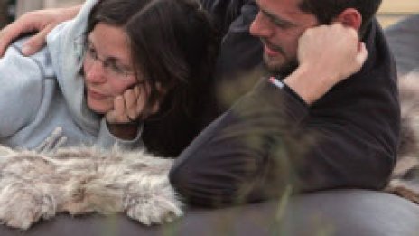 Мъж и жена правят секс. Тя: Леле, вечерята! Той: Оф, чорапите...