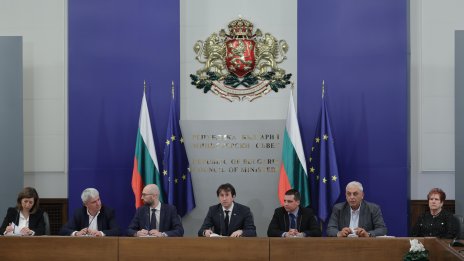 Вдигат с 5% заплатите в БДЖ, НКЖИ, Пощите и градския транспорт ВИДЕО