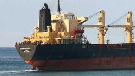 Отлага се прибирането на освободените моряци