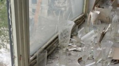 Осемгодишен "мъж" се изфука, гаврътна 150 г ракия на екс