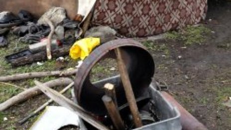 Събарят незаконни ромски постройки в кв. Малинова долина