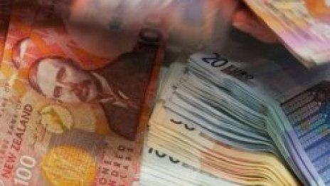 Банка преведе $6 млн. на съпрузи, сега ги издирват по целия свят