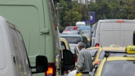 Неделно пътно шоу: 3 коли се треснаха край Ялта, две в Овча Купел