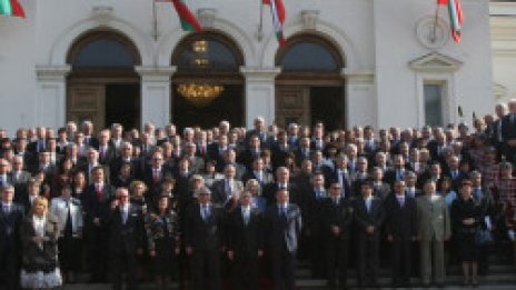 Пет за четири