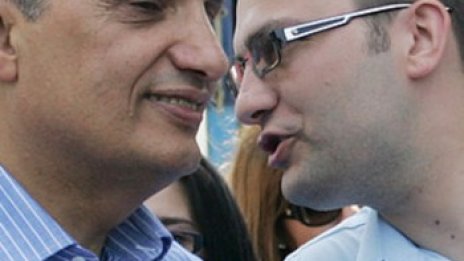 Тънки сини сметки за 361 гласа и един евродепутат