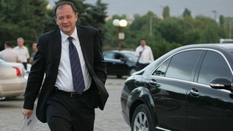 Миков си къта МВР-то. Полицейският пир остава ненаказан