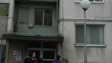 Откриха труп на козирка в столичния кв. Младост