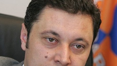 Яне Янев се изправя срещу Ахмед Башев