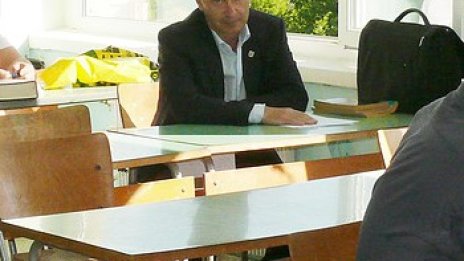 Волен Сидеров завършва университет
