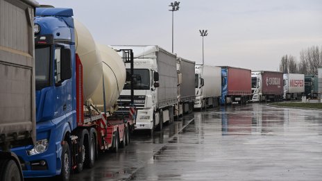 Глобяват в Сърбия, ако тирове и камиони не плащат пътни такси чрез ТАG устройство