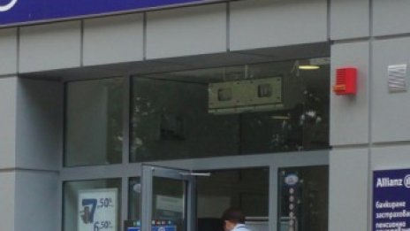 100 000 лева е задигнатата сума от "Алианц Банк"