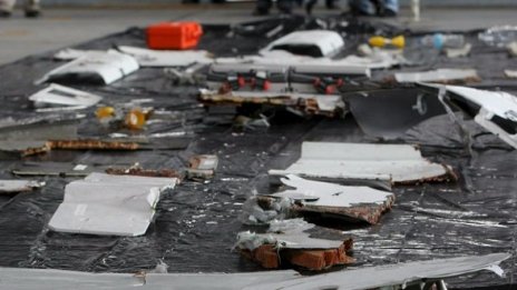 Разследват версията за терористичен акт на борда на Ербъс А-330