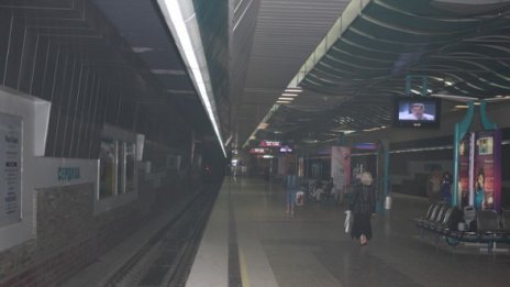 Задушлива мъгла обви метростанция "Сердика"