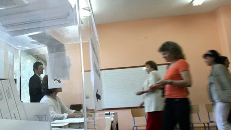 29,31% избирателна активност до 13,00 часа