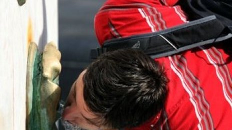 Спират топлата вода в столичния район "Земляне"