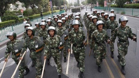 Китай прати войска в Урумчи