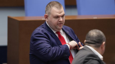 Пеевски настоява за  5% увеличение на заплатите в "Български пощи"